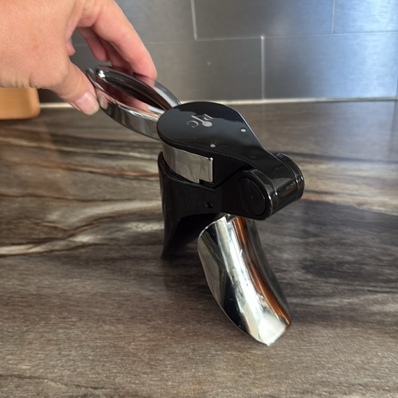 Pampered Chef Champagne 🍾 Opener - Picture 5 of 7